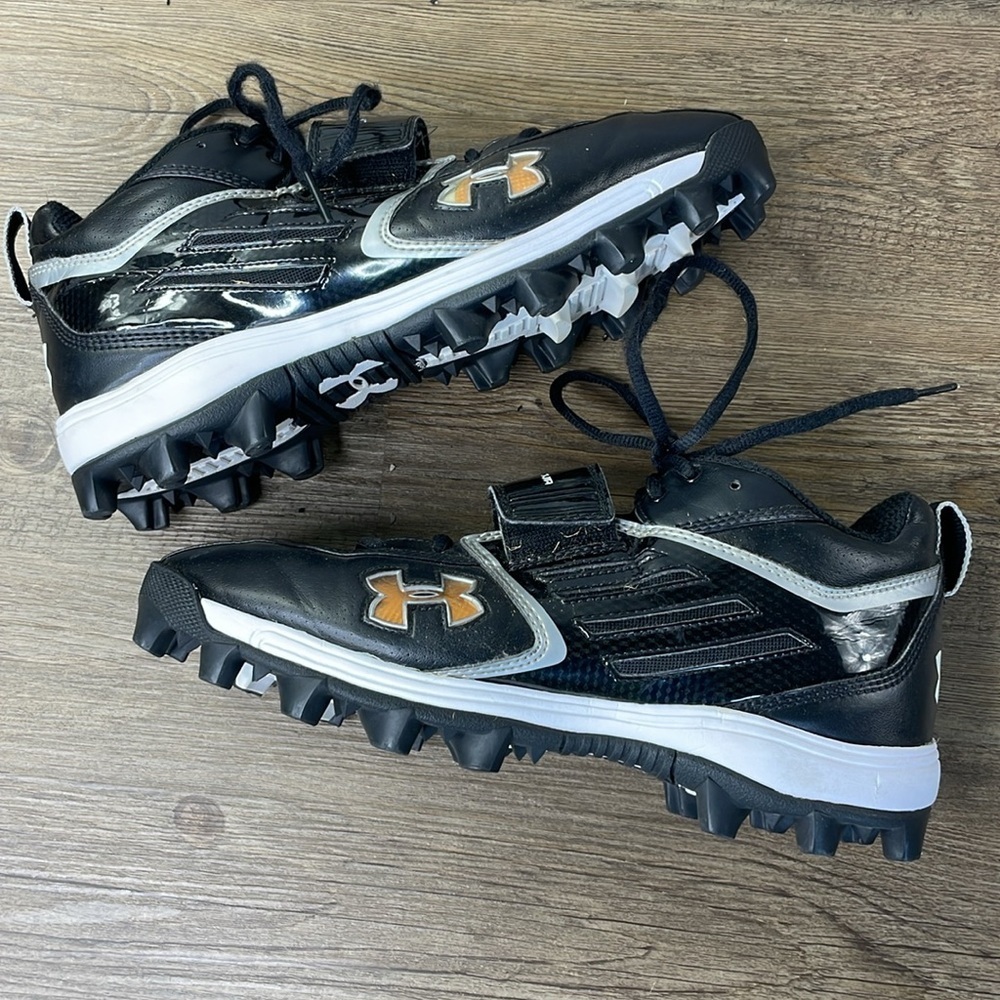 Under Armour Men's Black Crusher Football Cleats - Size 8.5